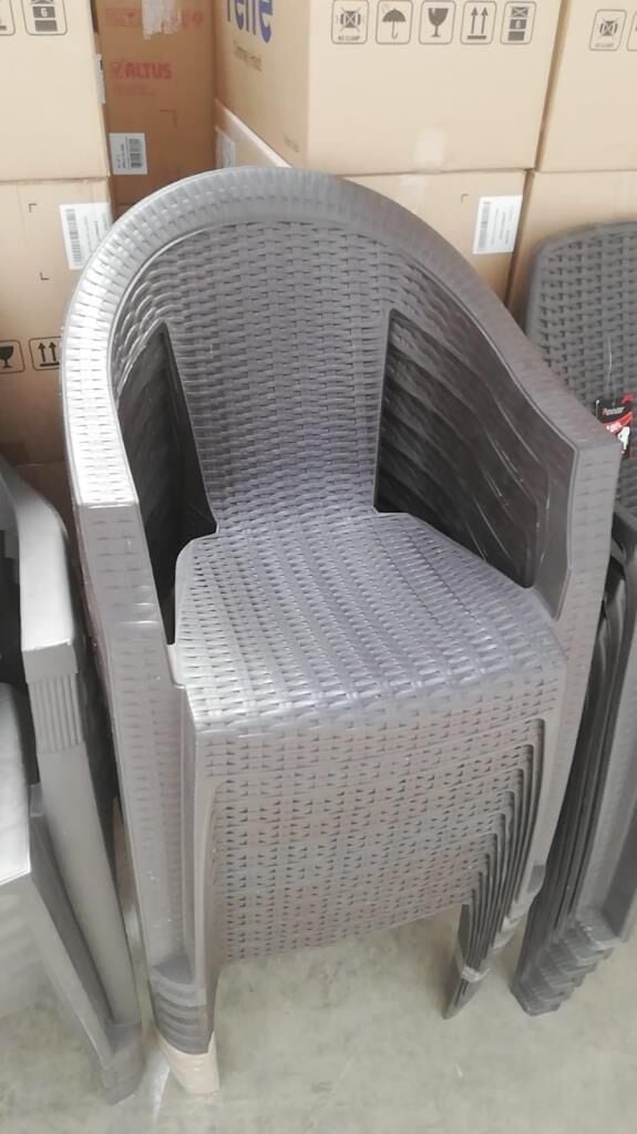 SEÇİL COCO KOLLU PLASTİK SANDALYE